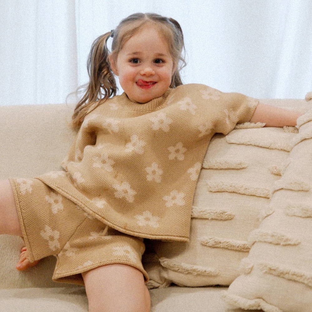 Winnie + Crew Summer Knit Set in Floral - Picture 2 of 4